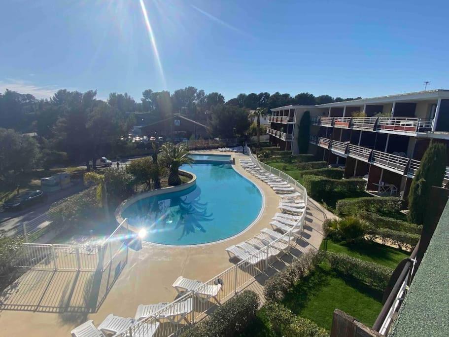 Weekends & Vacances La Ciotat Apartment ภายนอก รูปภาพ